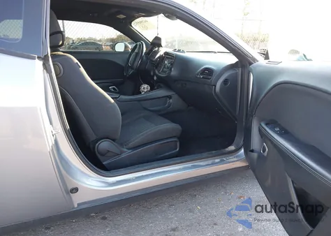 2017 Dodge Challenger Sxt z USA, uszkodzony, nr VIN 2C3CDZAG1HH587368